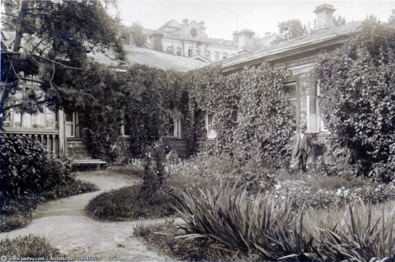 Уголок Директорского дома Ботанического сада, снимок сделан в 1912 году